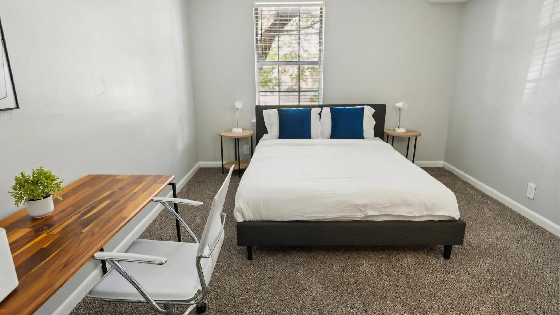Brentwood A2 I Cozy & Comfy I 2Bd I Free Parking contacts